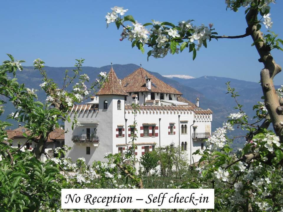 Apartments Schloss Paschbach Appiano Sulla Strada Del Vino Exterior foto